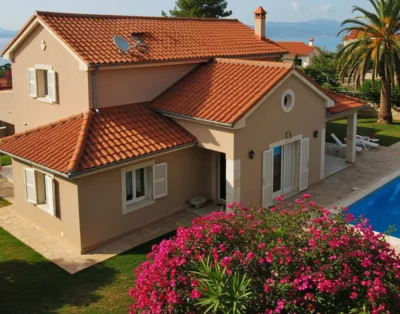 Sunny Dorm in West Town Left Sidebar